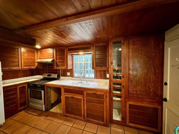 Custom wood kitchen staining and finishing – photo № 1
