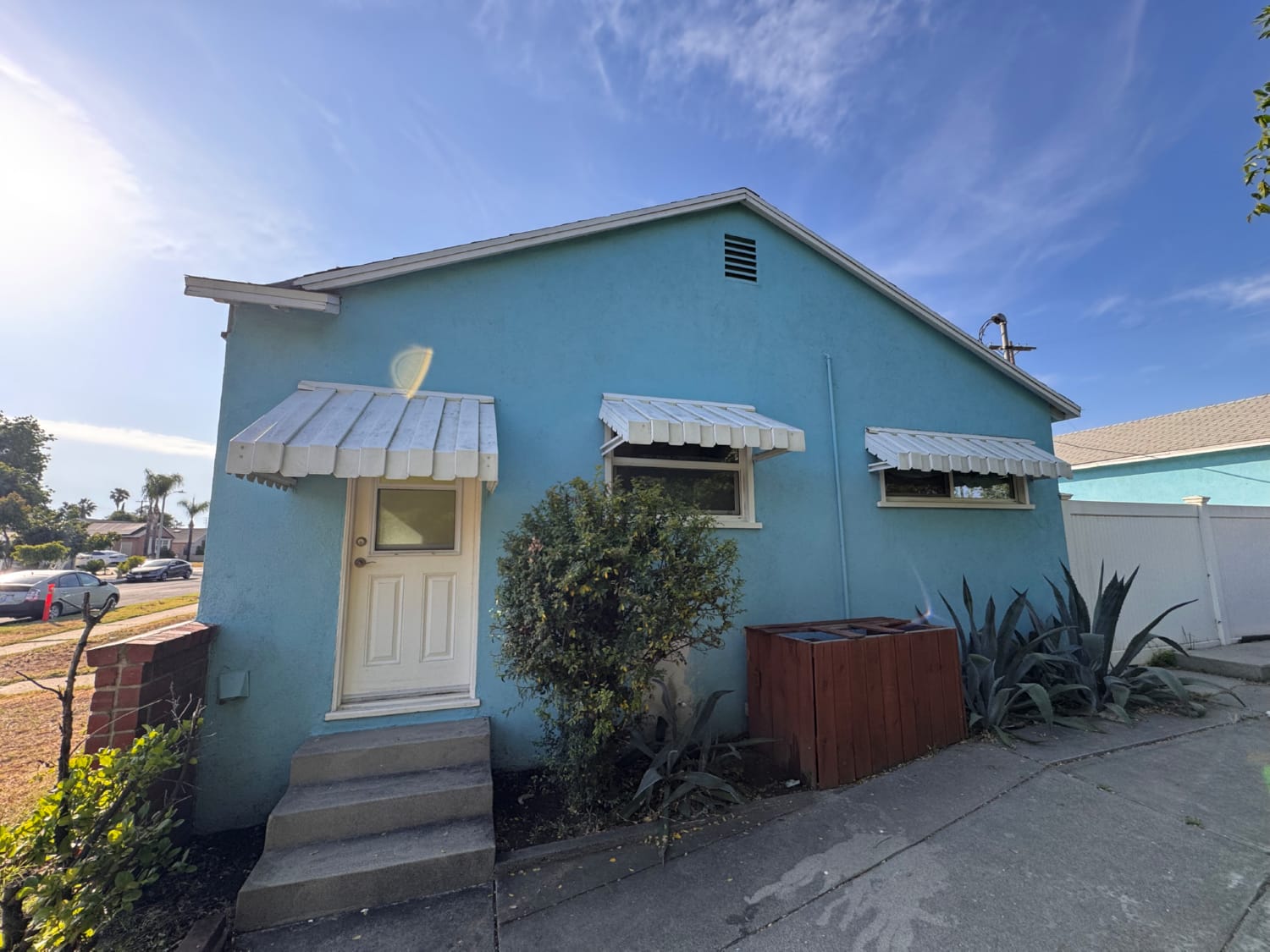 Average cost exterior painting wood siding house with fresh paint application