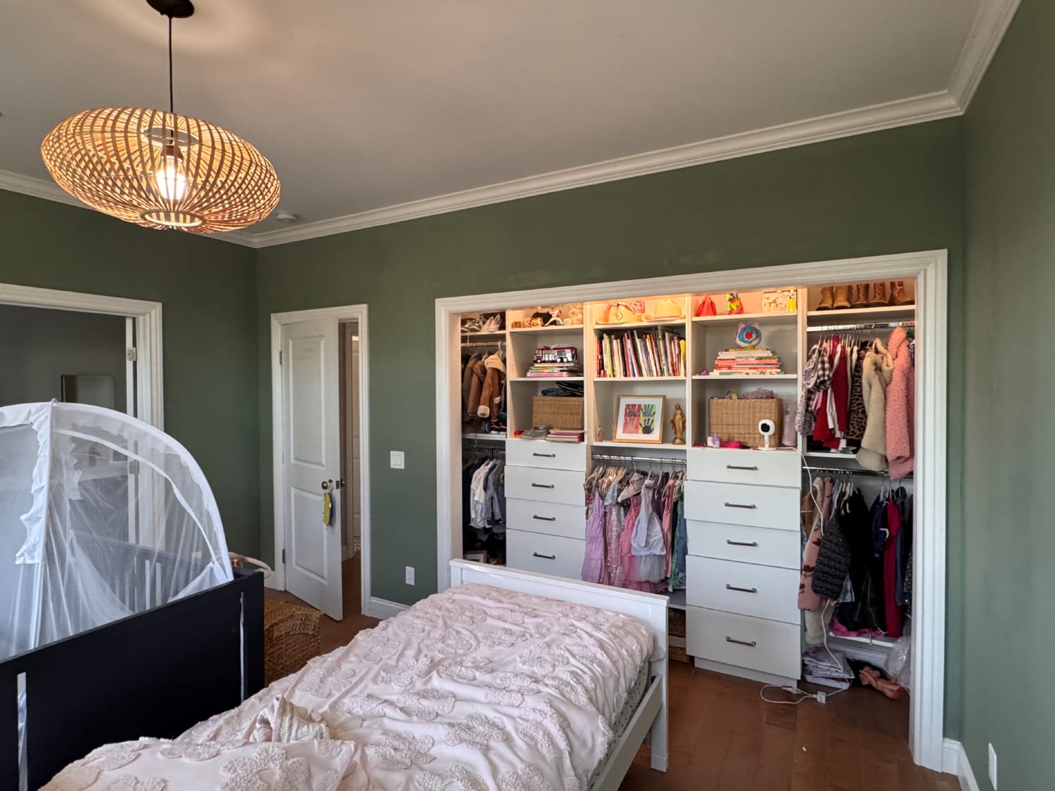 Cost to paint a bedroom wall preparation and primer application