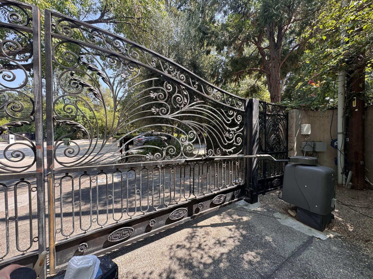 Metal fence rust restoration and painting – photo № 12