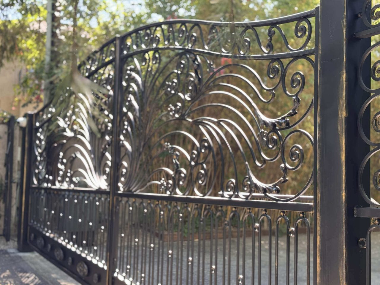 Metal fence rust restoration and painting – photo № 5