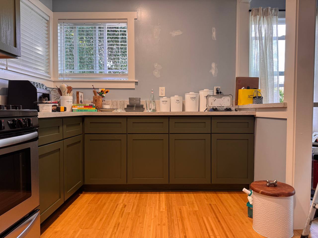 Kitchen cabinet repainting in green – photo № 2